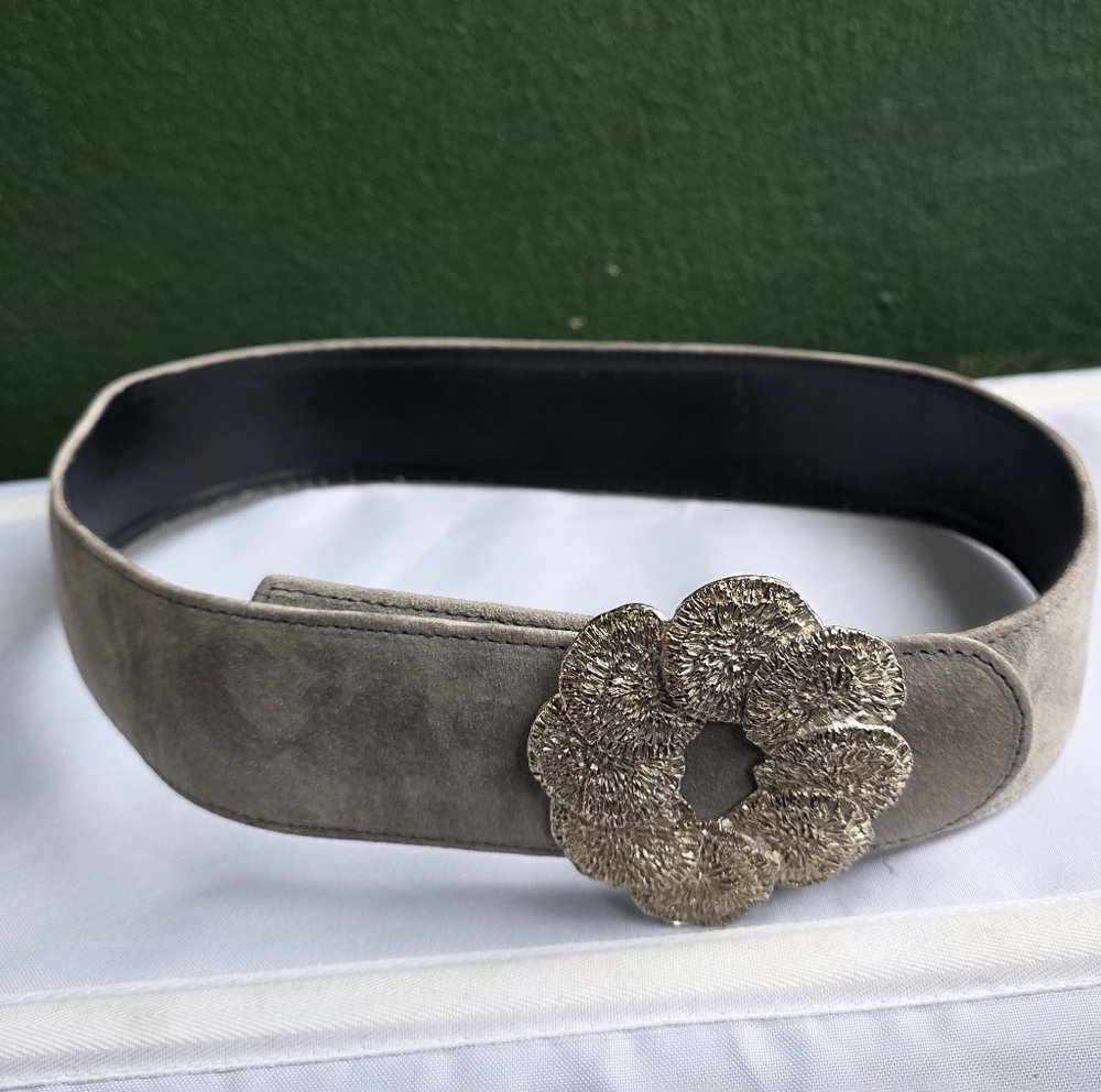 Chic Gray Vintage Belt with Floral Buckle